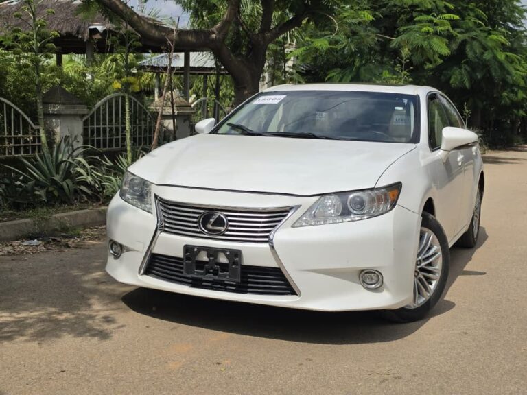 Awoof Deal: Extremely clean foreign used 2015 Lexus ES 350 fullest option with Recent duty going for just 17.5m Abuja