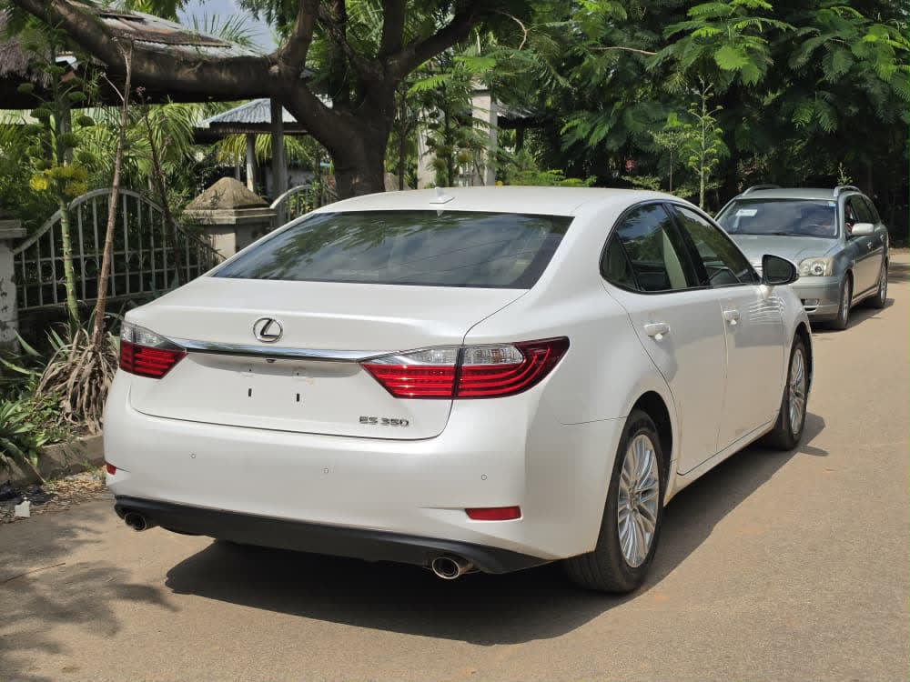 
								Awoof Deal: Extremely clean foreign used 2015 Lexus ES 350 fullest option with Recent duty going for just 17.5m Abuja full									