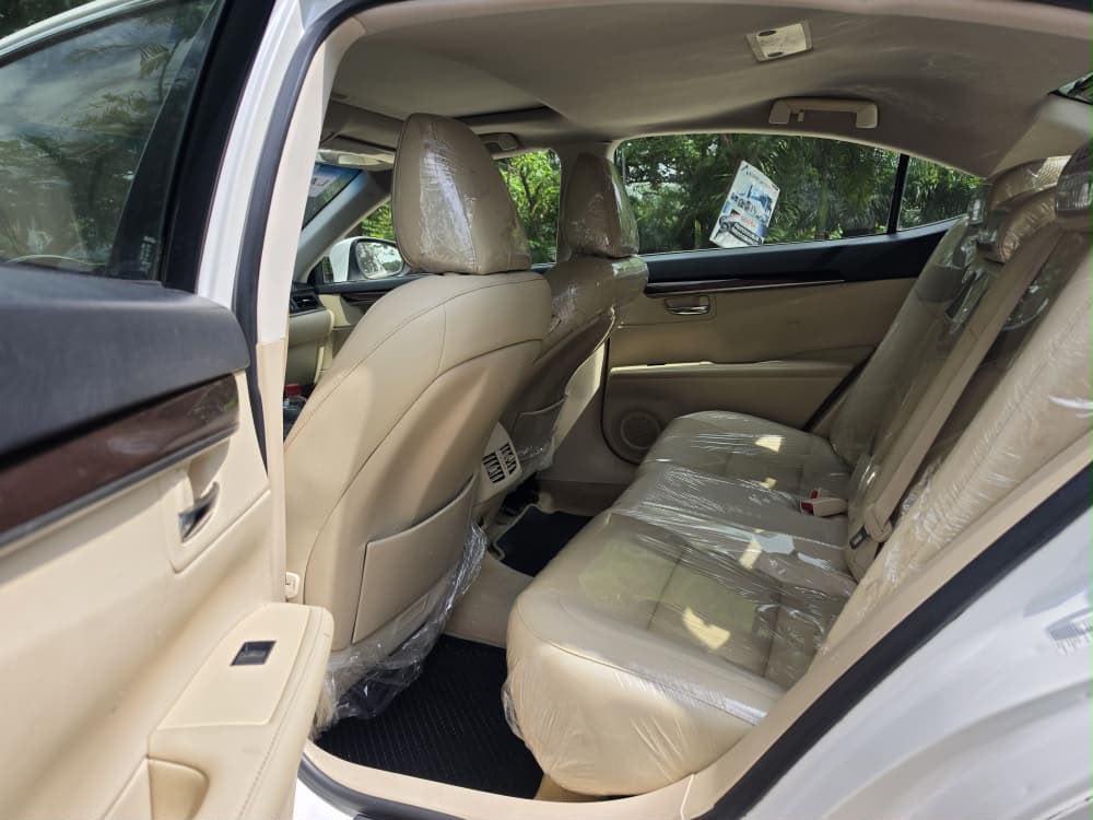 
								Awoof Deal: Extremely clean foreign used 2015 Lexus ES 350 fullest option with Recent duty going for just 17.5m Abuja full									