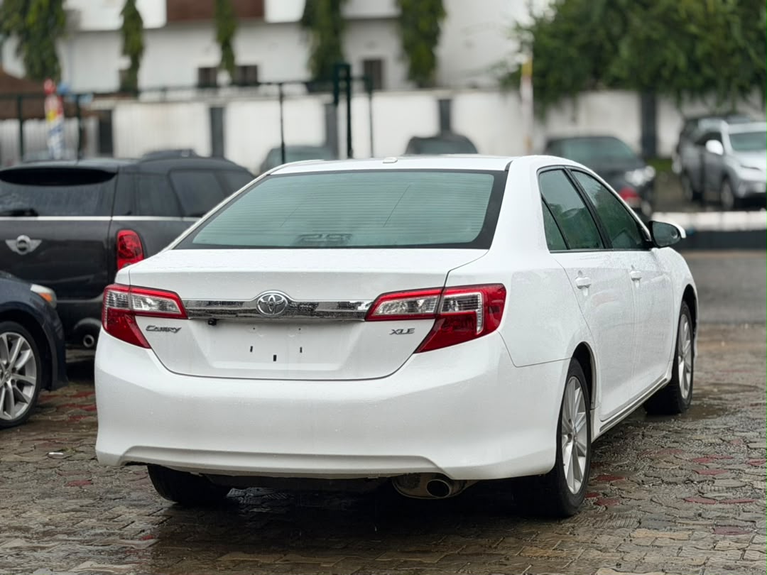
								HIGHEST GRADE FOREIGN USED 2012 CAMRY XLE  PRICE: 15.5M full									