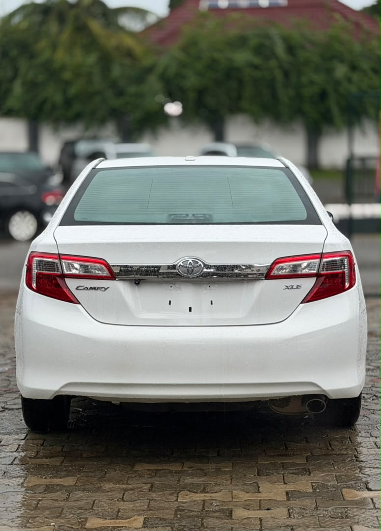 
								HIGHEST GRADE FOREIGN USED 2012 CAMRY XLE  PRICE: 15.5M full									