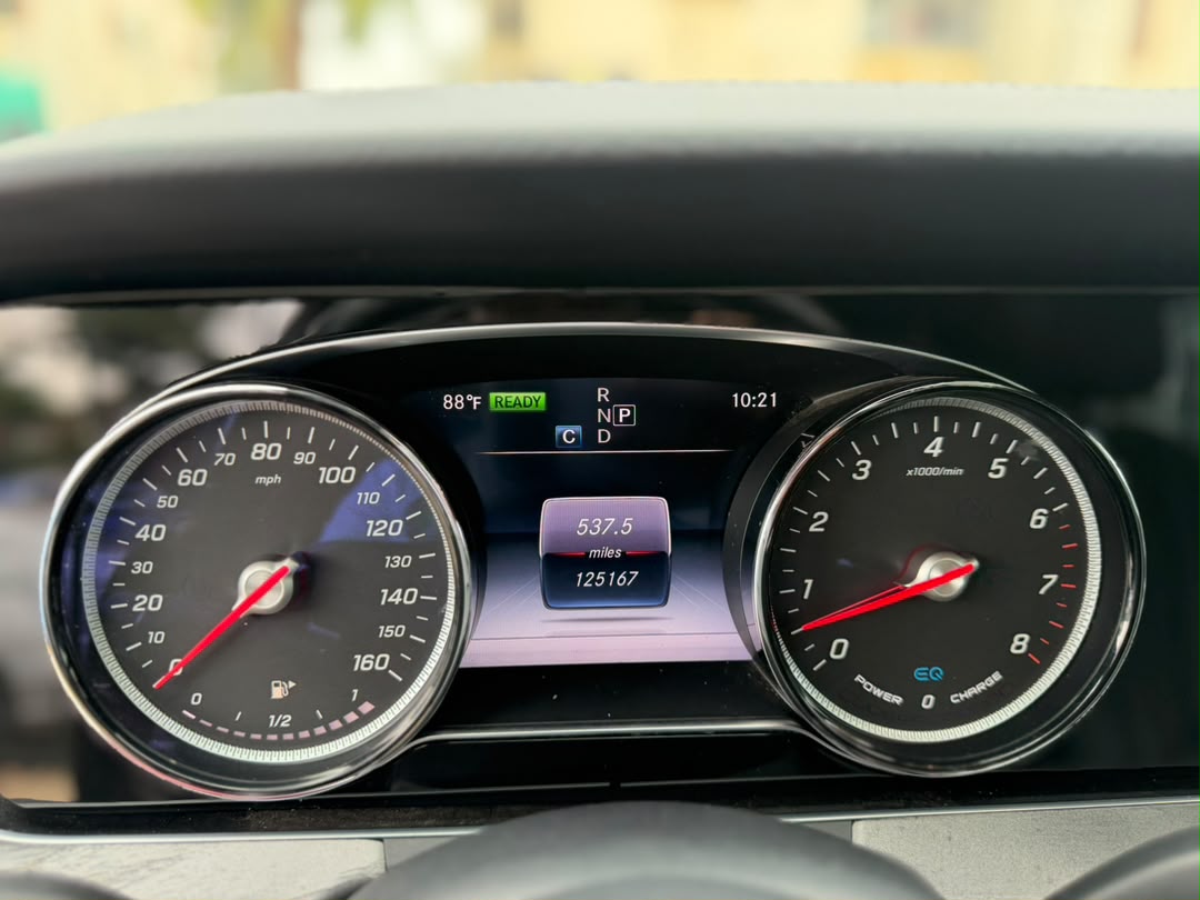 
								SUPER CLEAN FOREIGN USED 2019 MERCEDES CLS450  PRICE: 68M full									