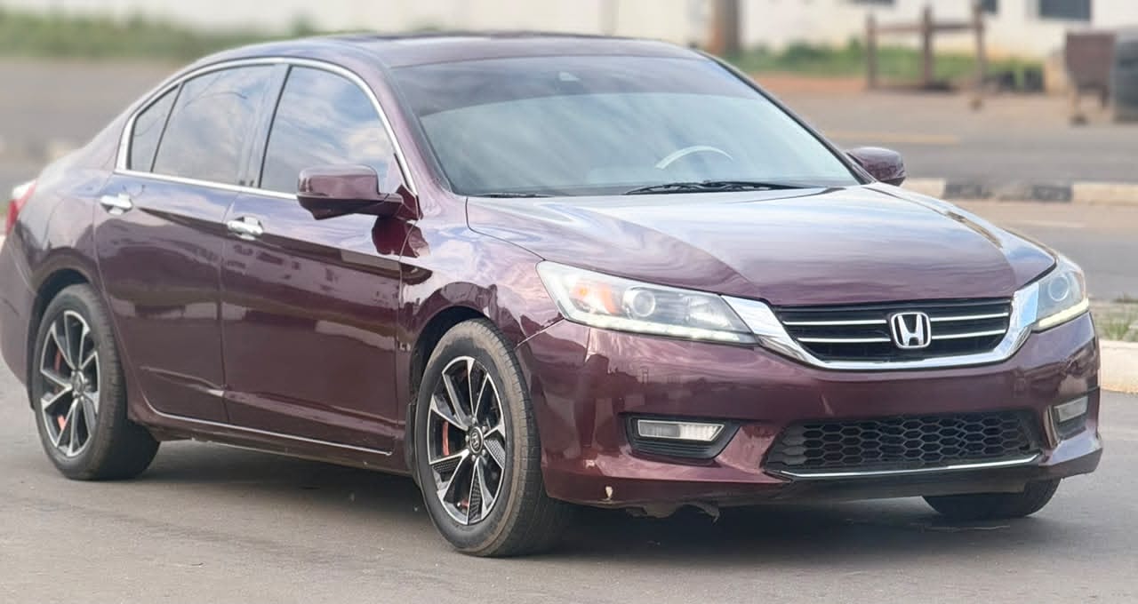 
								NEATLY USED 2014 HONDA ACCORD EX-L IN PRISTINE CONDITION NOTHING TO FIX WITH PROPER DOCUMENTATION UNTAMPERED SYSTEM GOING FOR 9.8M ABUJA DEAL full									
