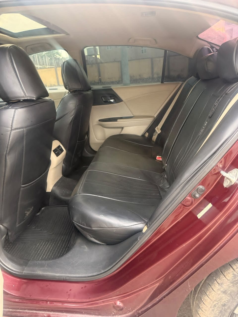 
								NEATLY USED 2014 HONDA ACCORD EX-L IN PRISTINE CONDITION NOTHING TO FIX WITH PROPER DOCUMENTATION UNTAMPERED SYSTEM GOING FOR 9.8M ABUJA DEAL full									
