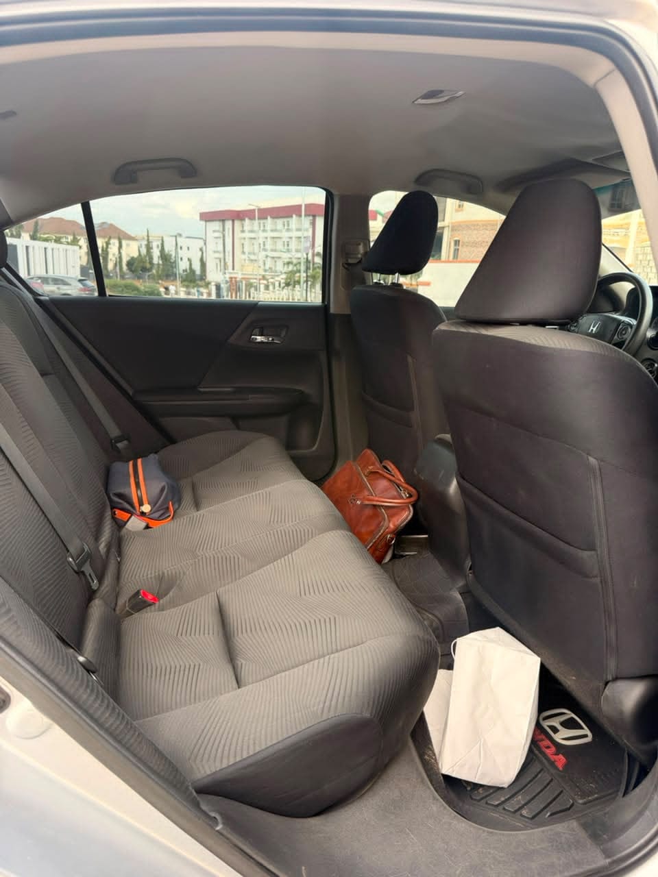 
								NEATLY USED 2016 HONDA ACCORD PROPERLY DOCUMENTED GOING FOR 9.3M ABUJA DEAL full									