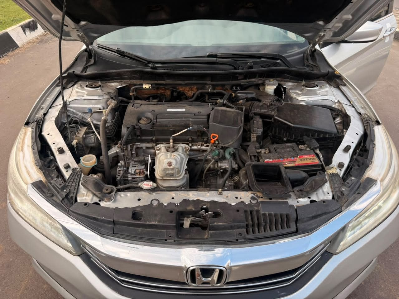 
								NEATLY USED 2016 HONDA ACCORD PROPERLY DOCUMENTED GOING FOR 9.3M ABUJA DEAL full									