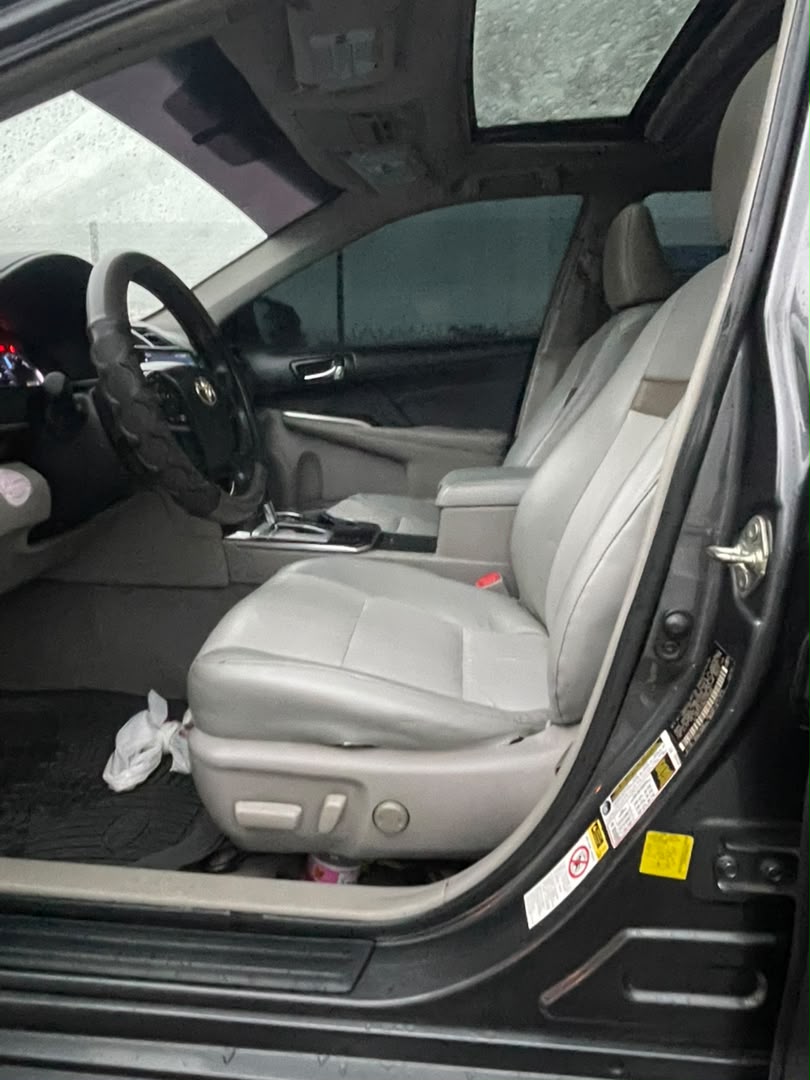 
								CLEAN NEATLY USED 2013 UNREGISTERED TOYOTA CAMRY XLE ONE YEAR USED NOW AVAILABLE PRICE 9.7M ABUJA! full									