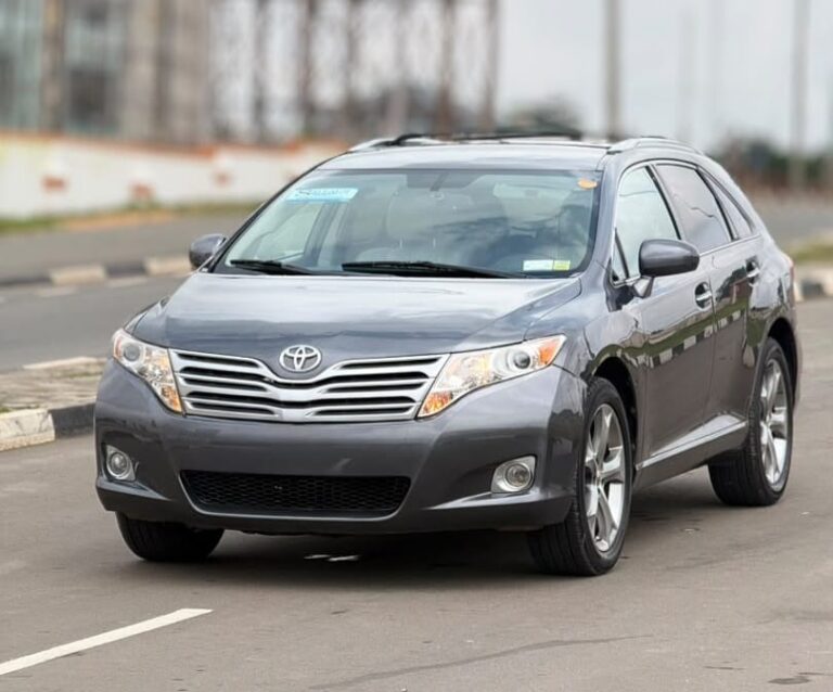 NEATLY USED 2011 TOYOTA VENZA V6 THUMB START IN PRISTINE CONDITION WITH PROPER DOCUMENTATION UNTAMPERED SYSTEM GOING FOR 10.5M ABUJA DEAL