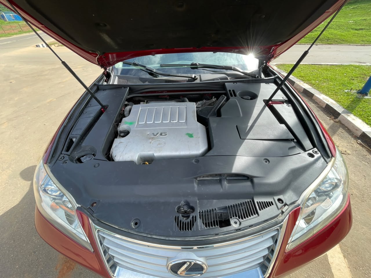 
								Foreign used 2011 Es350, just buy and drive, going for 12.5m Abuja Deal full									