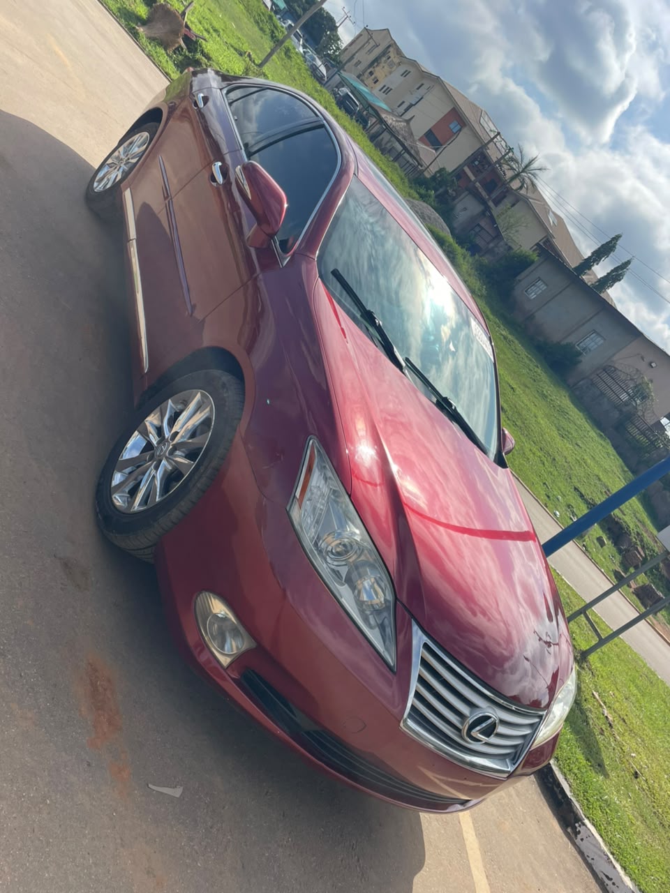 
								Foreign used 2011 Es350, just buy and drive, going for 12.5m Abuja Deal full									