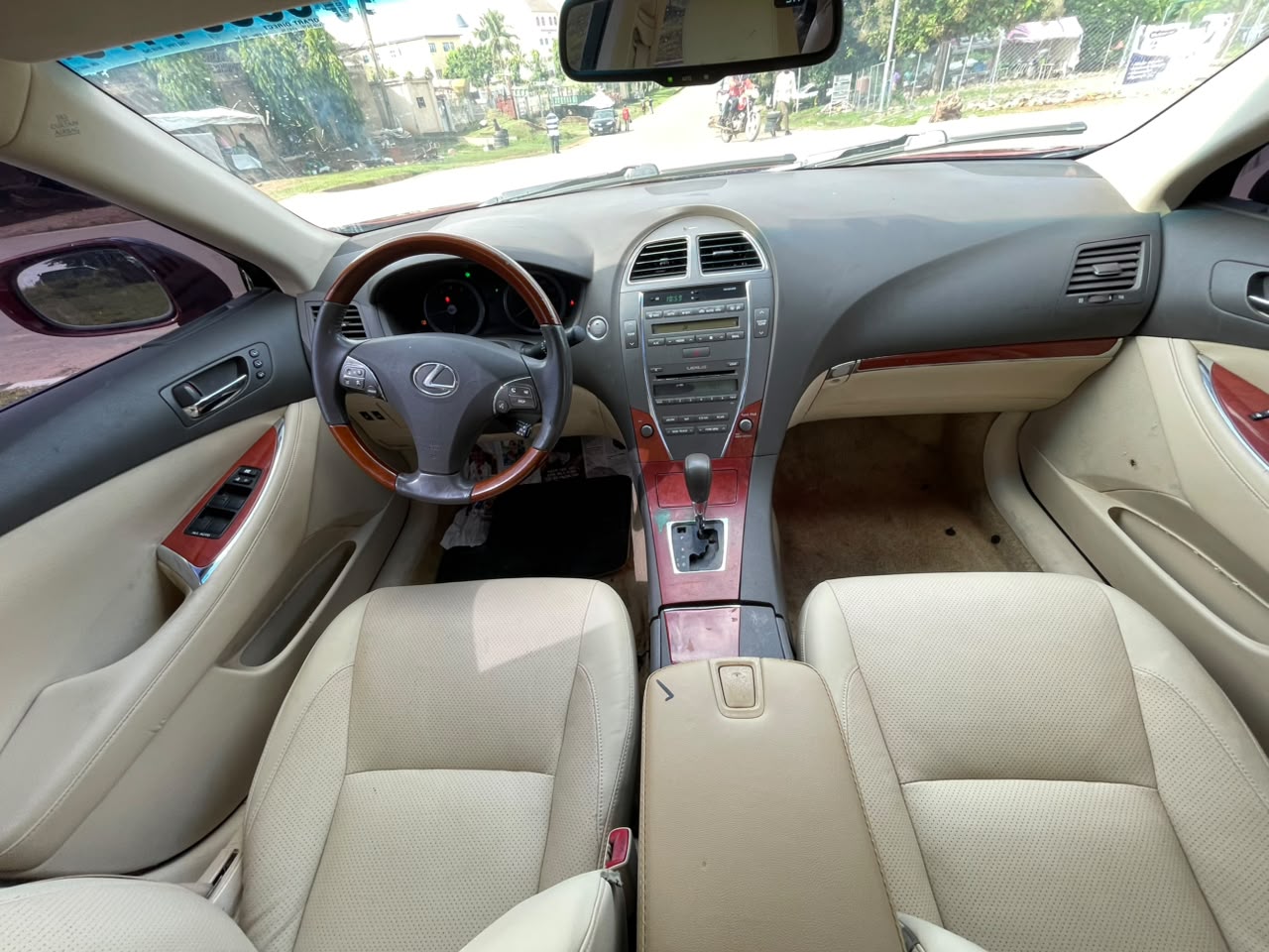 
								Foreign used 2011 Es350, just buy and drive, going for 12.5m Abuja Deal full									
