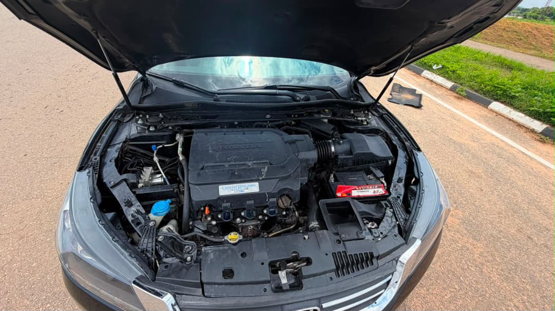 
								Giveaway Deal‼️‼️‼️ Foreign Used 2015 V6 Honda Accord Touring (Keyless Sunroof & Double Screen) With Original Duty going for just 13.7m Net Abuja📍 ZERO CHAIN DEAL full									