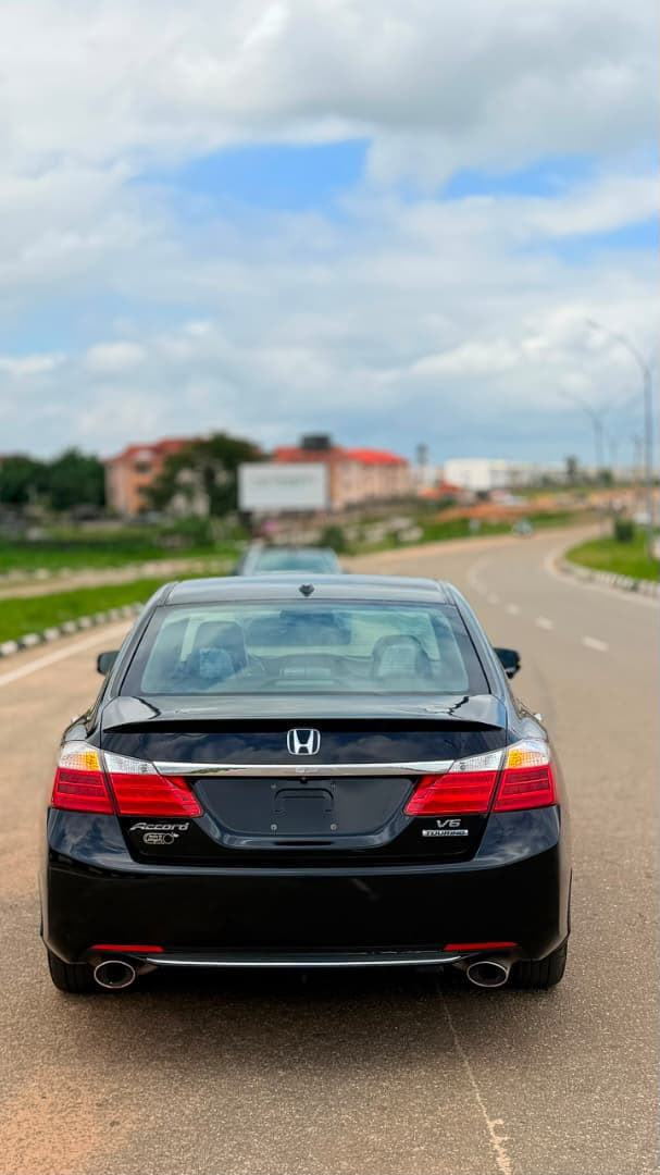 
								Giveaway Deal‼️‼️‼️ Foreign Used 2015 V6 Honda Accord Touring (Keyless Sunroof & Double Screen) With Original Duty going for just 13.7m Net Abuja📍 ZERO CHAIN DEAL full									