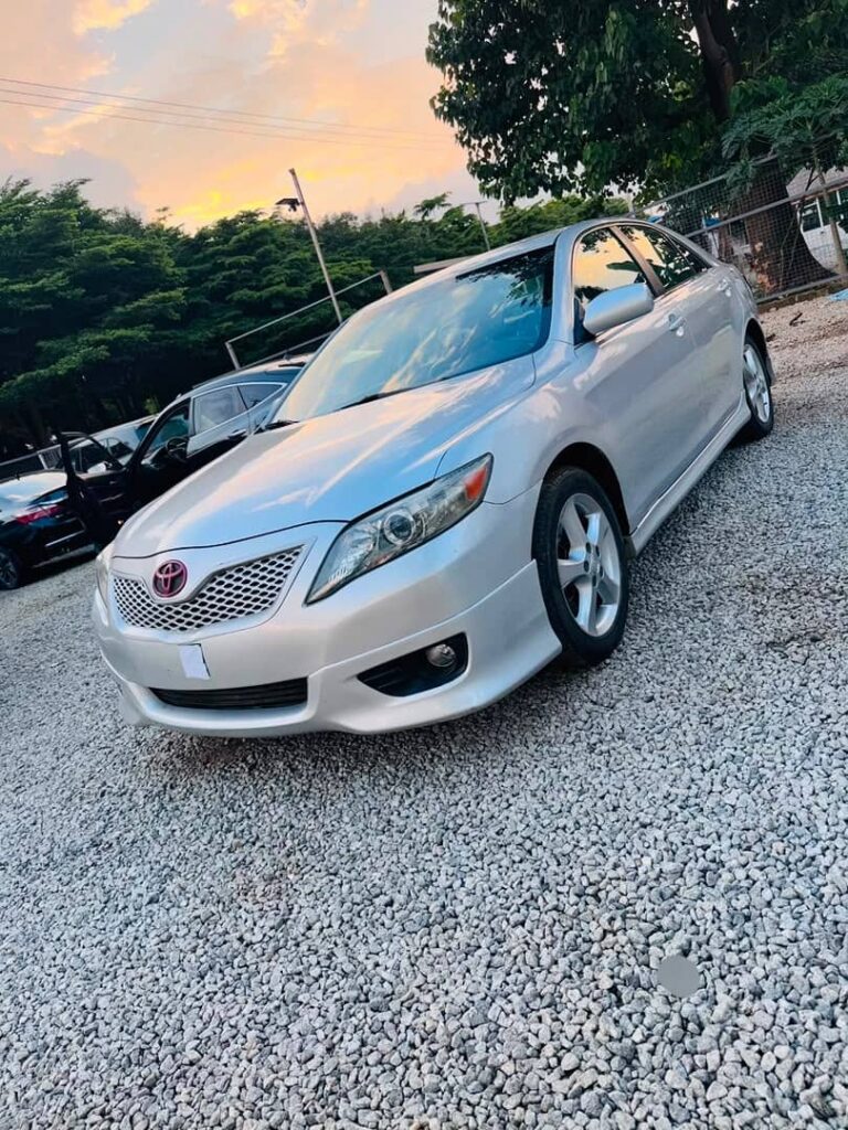 Direct belgium 2010 camry SE with venza engine. Going for 10.5m only. Location: Abuja! with me
