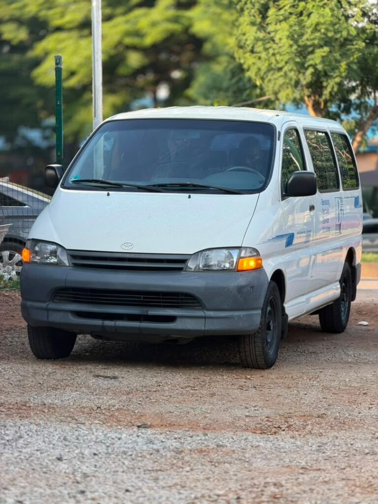 DEAL‼️ EXTREMELY CLEAN FOREIGN USED TOYOTA HIACE BUS WITH JUST 70k OF MILES, SUPER SHARP ENGINE AND MANUAL TRANSMISSION  ORIGINAL DUTY 💰N18,500,000 ABUJA