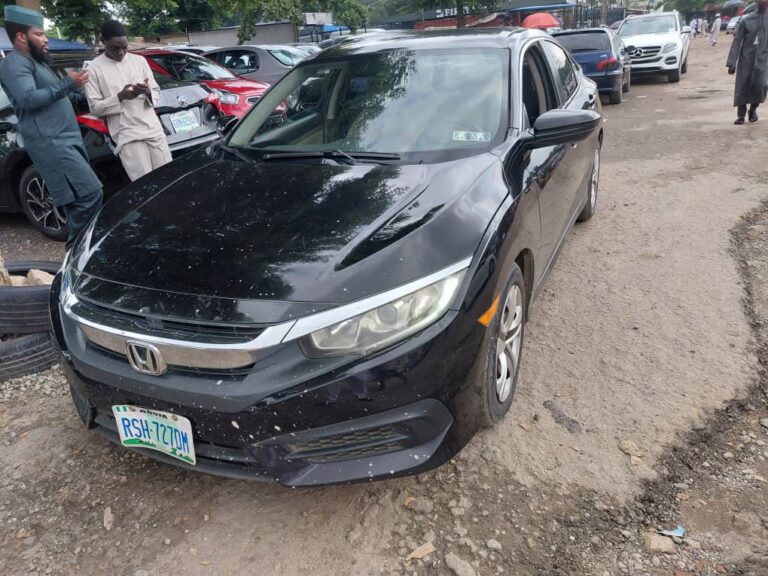 Distress 2017 Honda civic first body Belgium grade with untemperd engine and gear factory fitted ac complete buy and drive location Abuja price 11.5m owner needs money urgently car is few months used…