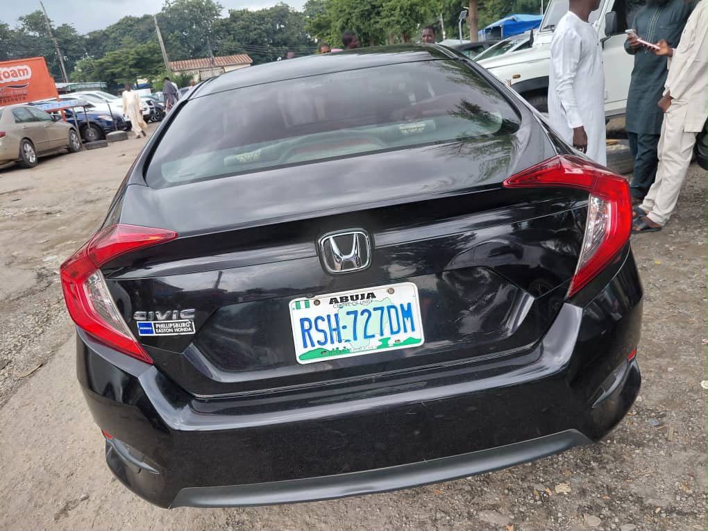 
								Distress 2017 Honda civic first body Belgium grade with untemperd engine and gear factory fitted ac complete buy and drive location Abuja price 11.5m owner needs money urgently car is few months used… full									