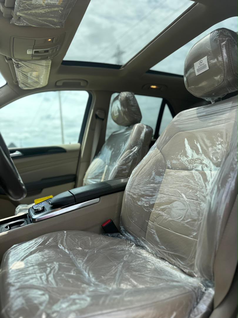 
								Giveaway Deal‼️‼️‼️ (152k Mileage) Grade A Foreign Used 2015 on belt Mbenz Ml400 car is in pristine condition (Pure Accident Free) Full Option (Keyless, Power Boot, Double Pano Roof, Mini Freezer & More) with 2026 May Entry Duty going for just 29.5m with only 500k sambo with me (Moveable) Lugbe Abuja📍 ZERO CHAIN DEAL full									