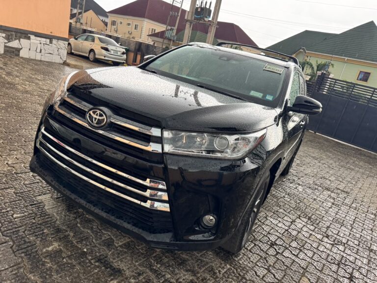 Giveaway Deal‼️‼️‼️ (79k Mileage) Foreign Used 2017/18 Toyota Highlander XLE car is in pristine condition with June 2026 Entry duty fullest option (Keyless & Sunroof) going for just 26.5m with our sambo Kubwa Abuja📍 ZERO CHAIN DEAL