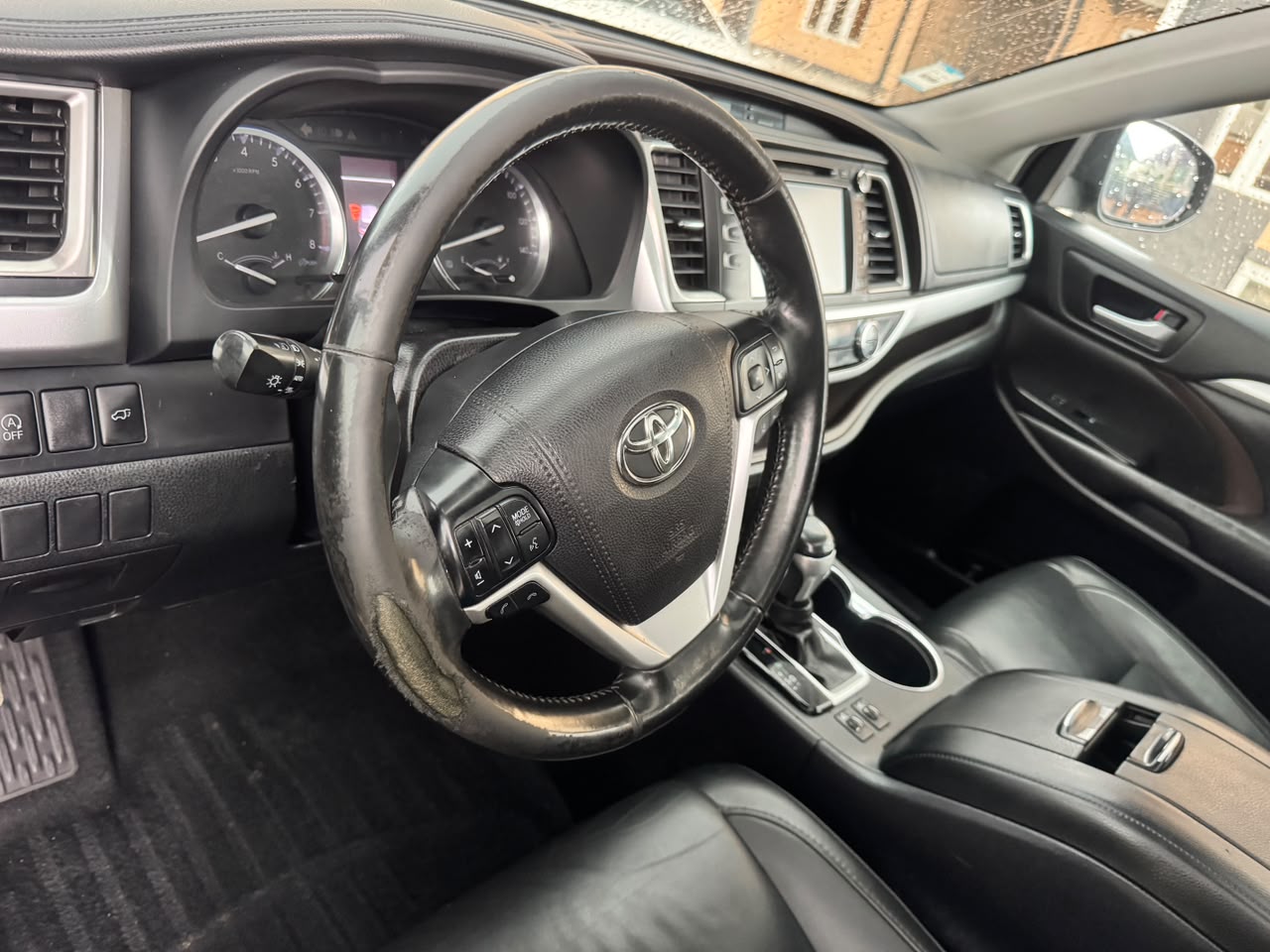 
								Giveaway Deal‼️‼️‼️ (79k Mileage) Foreign Used 2017/18 Toyota Highlander XLE car is in pristine condition with June 2026 Entry duty fullest option (Keyless & Sunroof) going for just 26.5m with our sambo Kubwa Abuja📍 ZERO CHAIN DEAL full									