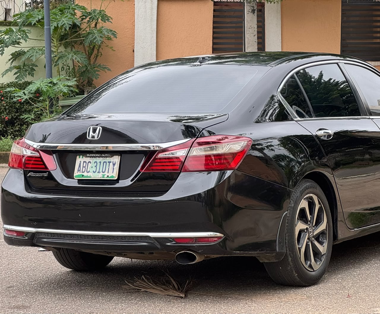 
								Very clean Honda accord 2016 is available for inspection price 11.5 million full									