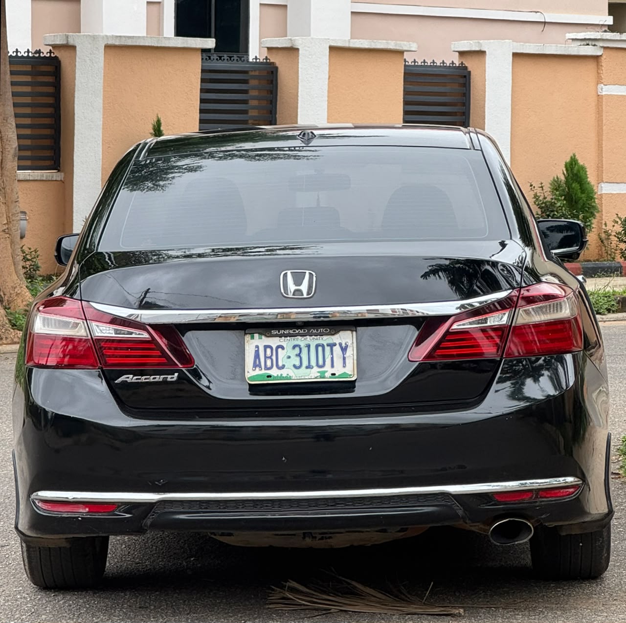 
								Very clean Honda accord 2016 is available for inspection price 11.5 million full									