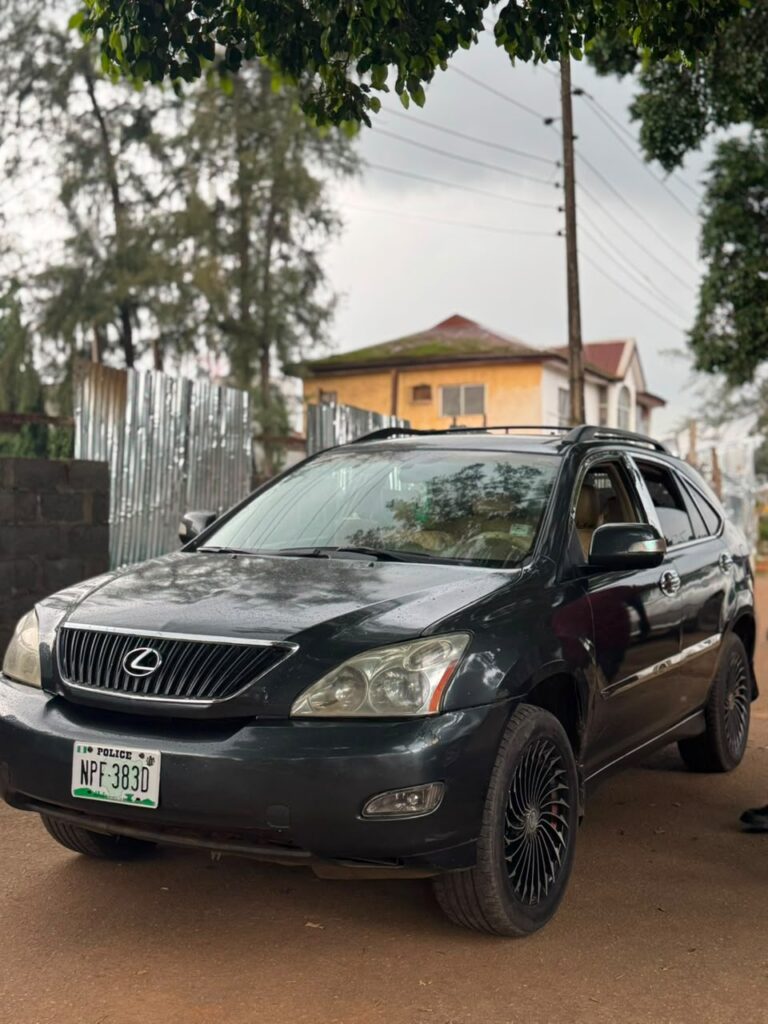 Clean Lexus rx330 2004 is available price 6.3 million Location. Abuja