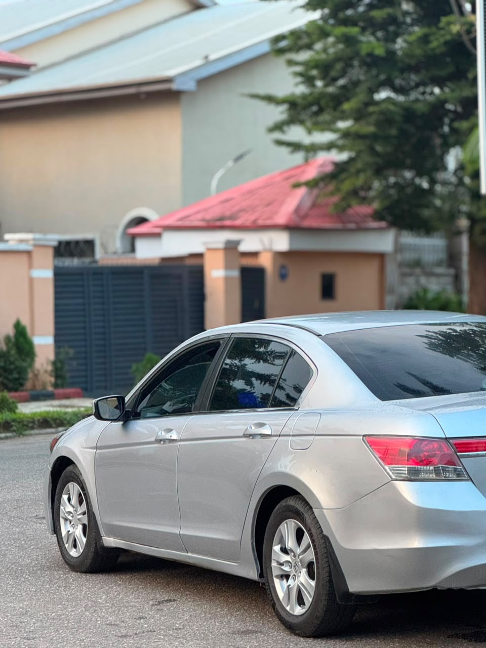 
								First grade Honda accord 2011 is available price 7.3m car with me Location: Area 11 Garki  Abuja full									