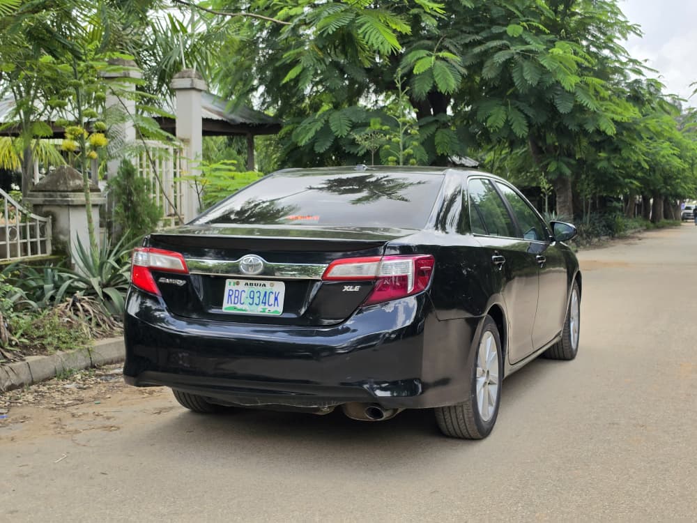 
								New in: neatly used 2014 Toyota camry XLE keyless Sunroof, back AC vent with nothing to fix going for just 10.5m only. Abujadeal full									