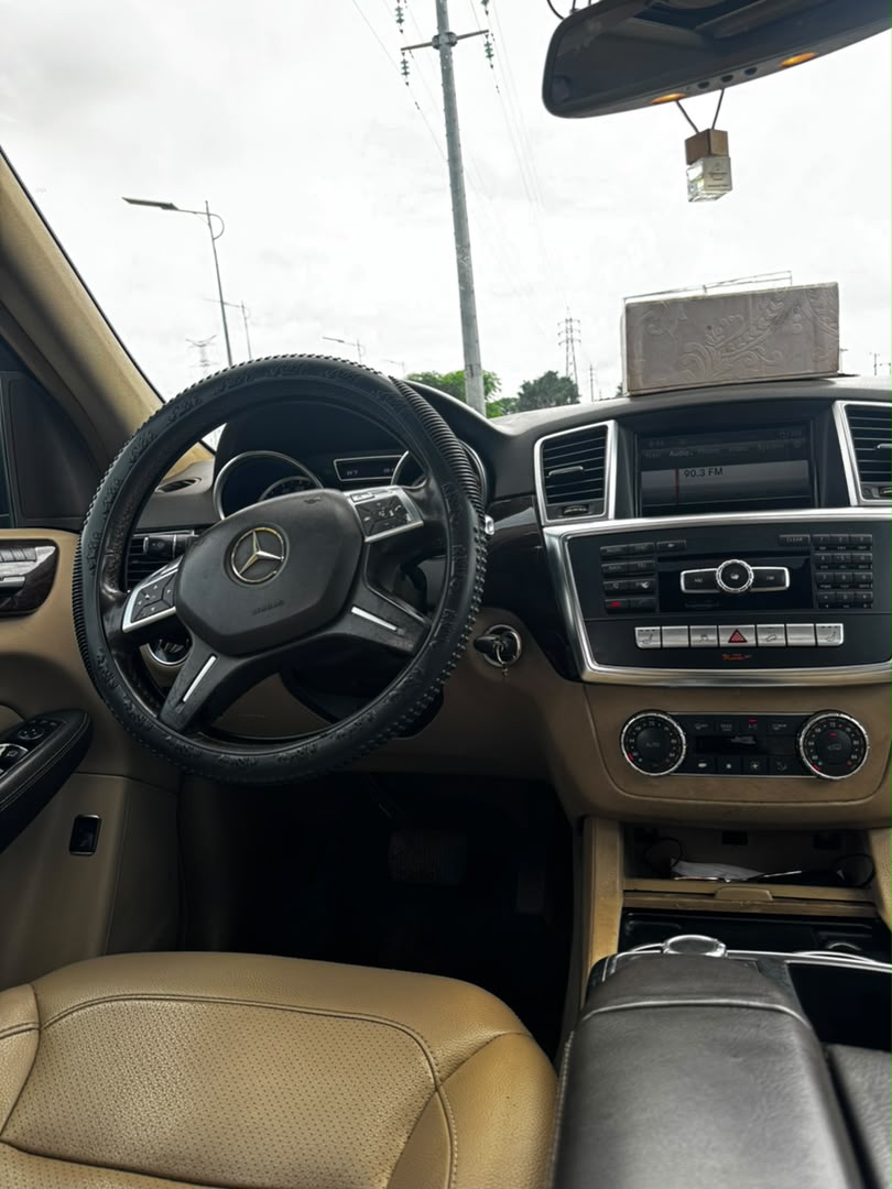 
								Giveaway Deal‼️‼️‼️ Carefully Used Mercedes Benz ML350 2013/14 car is in pristine condition (Nothing To Fix) full option (Power Booth & Sunroof) with original duty✅ going for just 16.2m Net with our sambo Lugbe Abuja📍 ZERO CHAIN DEAL full									