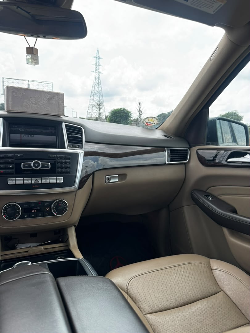 
								Giveaway Deal‼️‼️‼️ Carefully Used Mercedes Benz ML350 2013/14 car is in pristine condition (Nothing To Fix) full option (Power Booth & Sunroof) with original duty✅ going for just 16.2m Net with our sambo Lugbe Abuja📍 ZERO CHAIN DEAL full									
