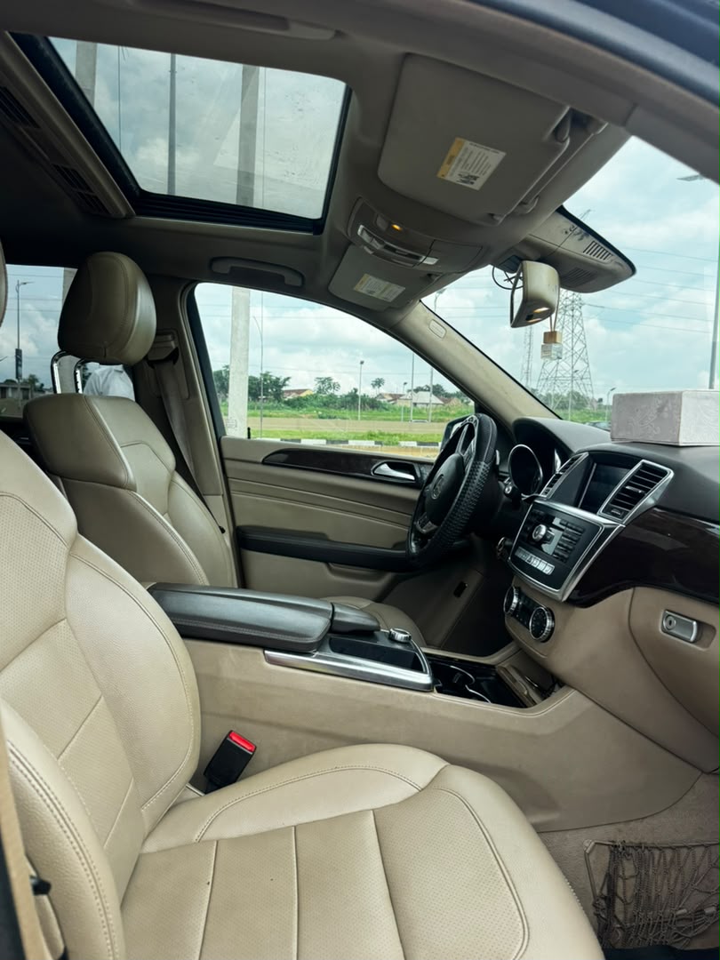 
								Giveaway Deal‼️‼️‼️ Carefully Used Mercedes Benz ML350 2013/14 car is in pristine condition (Nothing To Fix) full option (Power Booth & Sunroof) with original duty✅ going for just 16.2m Net with our sambo Lugbe Abuja📍 ZERO CHAIN DEAL full									