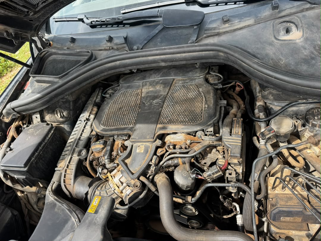 
								Giveaway Deal‼️‼️‼️ Carefully Used Mercedes Benz ML350 2013/14 car is in pristine condition (Nothing To Fix) full option (Power Booth & Sunroof) with original duty✅ going for just 16.2m Net with our sambo Lugbe Abuja📍 ZERO CHAIN DEAL full									