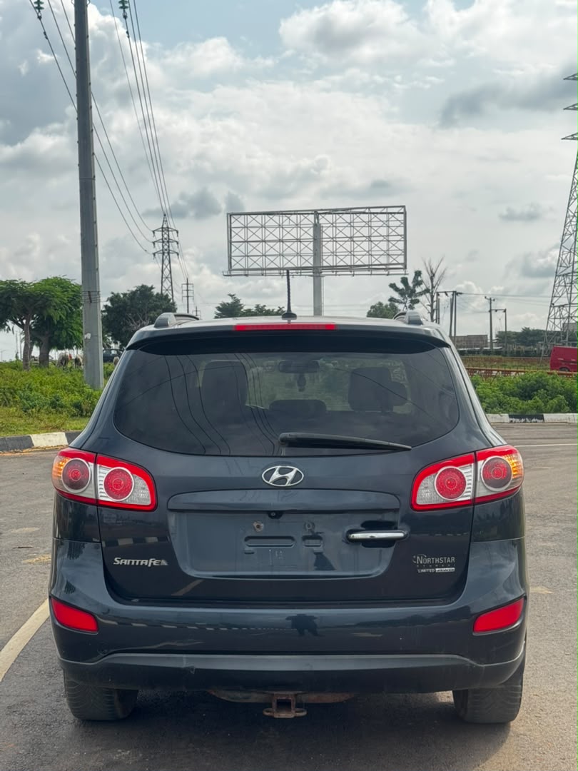 
								Giveaway Deal‼️‼️‼️ Grade A Foreign Used 2013 Hyundai Santafe (Limited) car is in pristine condition (Key entry & Sunroof) with 2026 entry duty going for just 15m with me Lugbe Abuja📍 ZERO CHAIN DEAL full									