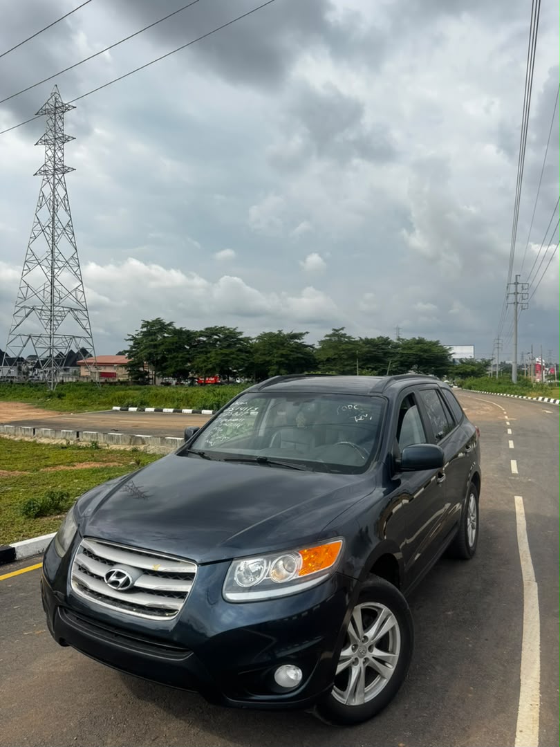 
								Giveaway Deal‼️‼️‼️ Grade A Foreign Used 2013 Hyundai Santafe (Limited) car is in pristine condition (Key entry & Sunroof) with 2026 entry duty going for just 15m with me Lugbe Abuja📍 ZERO CHAIN DEAL full									