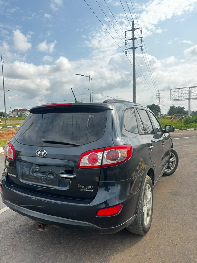 
								Giveaway Deal‼️‼️‼️ Grade A Foreign Used 2013 Hyundai Santafe (Limited) car is in pristine condition (Key entry & Sunroof) with 2026 entry duty going for just 15m with me Lugbe Abuja📍 ZERO CHAIN DEAL full									