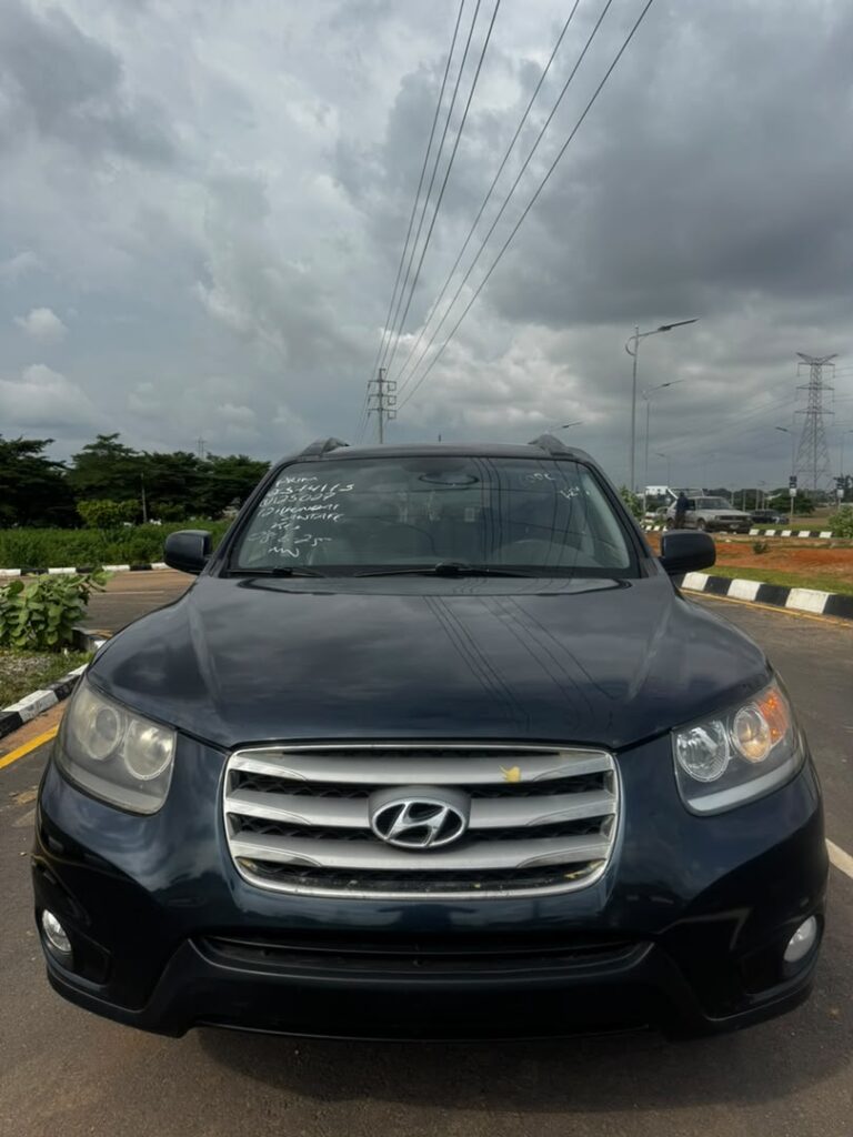 Giveaway Deal‼️‼️‼️ Grade A Foreign Used 2013 Hyundai Santafe (Limited) car is in pristine condition (Key entry & Sunroof) with 2026 entry duty going for just 15m with me Lugbe Abuja📍 ZERO CHAIN DEAL