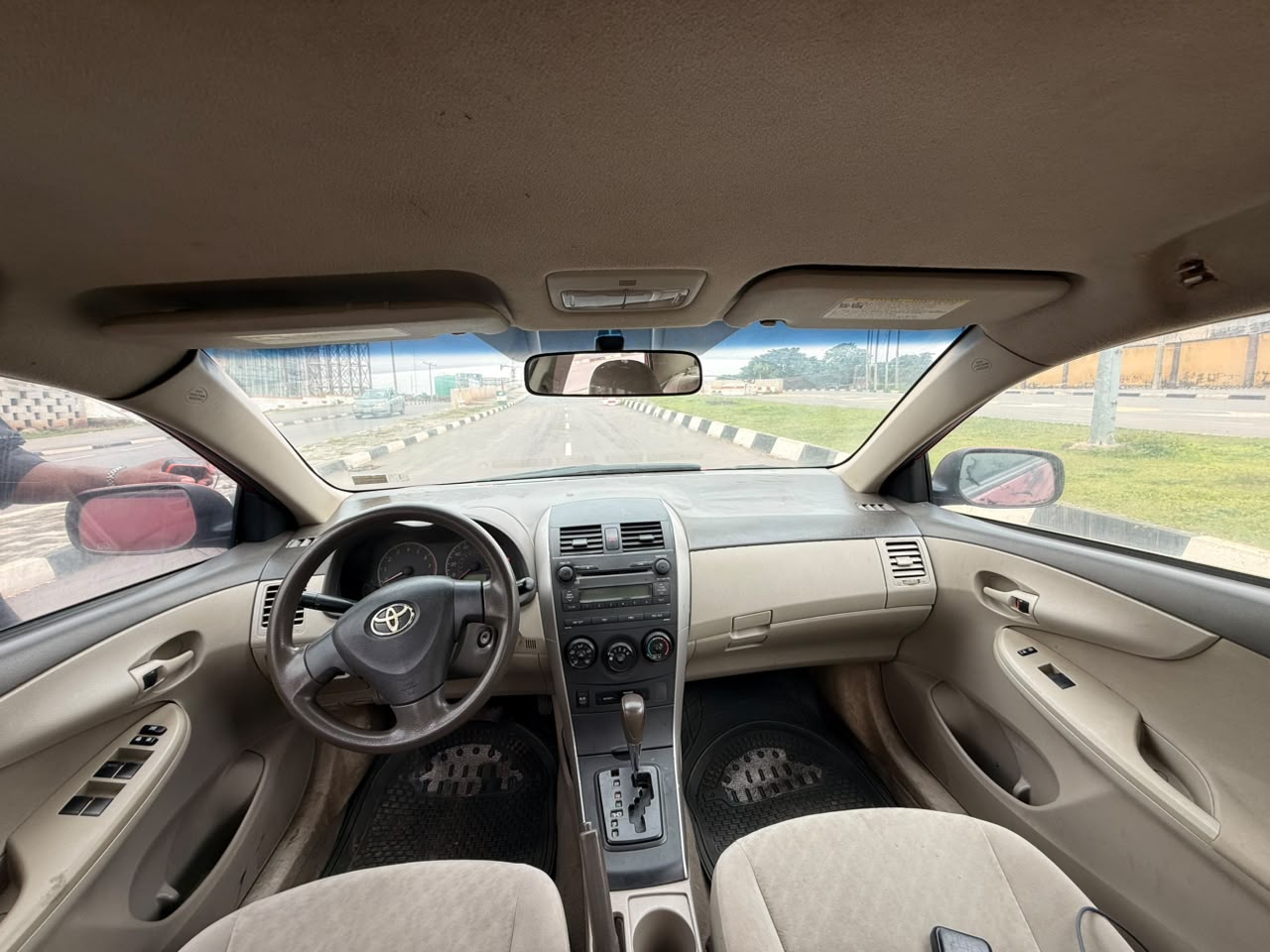 
								NEATLY USED 2009 TOYOTA COROLLA LE IN GOOD CONDITION PROPERLY DOCUMENTED GOING FOR 5M ABUJA DEAL full									