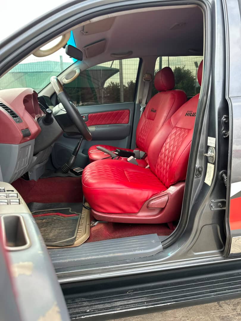 
								Clean Neatly used 2007 Upgraded 2018 Model Toyota Hilux  Engine And Gear working perfectly Ac chilling Manual transmission going for   💰15.5M 📍Abuja Gwarinpa full									