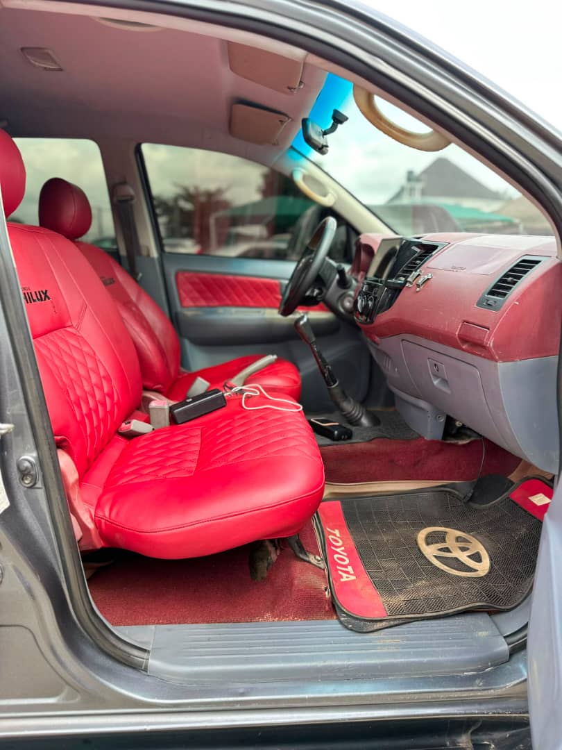 
								Clean Neatly used 2007 Upgraded 2018 Model Toyota Hilux  Engine And Gear working perfectly Ac chilling Manual transmission going for   💰15.5M 📍Abuja Gwarinpa full									