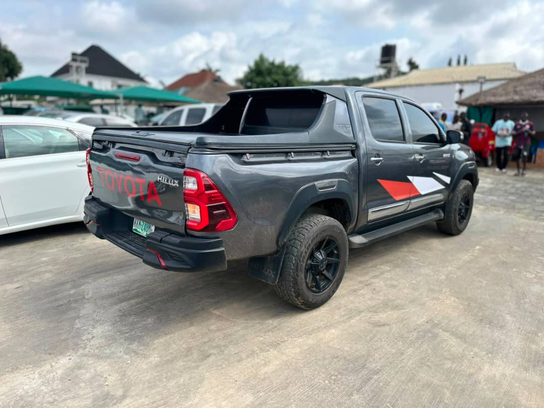
								Clean Neatly used 2007 Upgraded 2018 Model Toyota Hilux  Engine And Gear working perfectly Ac chilling Manual transmission going for   💰15.5M 📍Abuja Gwarinpa full									