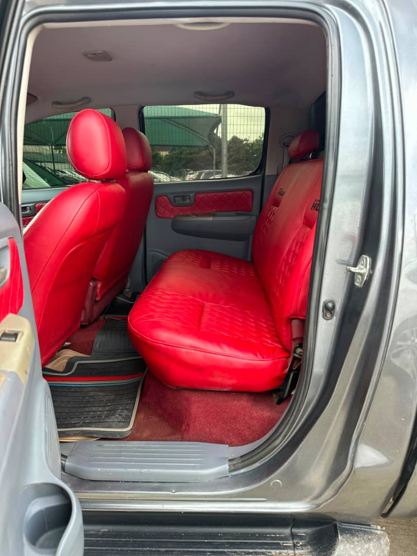 
								Clean Neatly used 2007 Upgraded 2018 Model Toyota Hilux  Engine And Gear working perfectly Ac chilling Manual transmission going for   💰15.5M 📍Abuja Gwarinpa full									