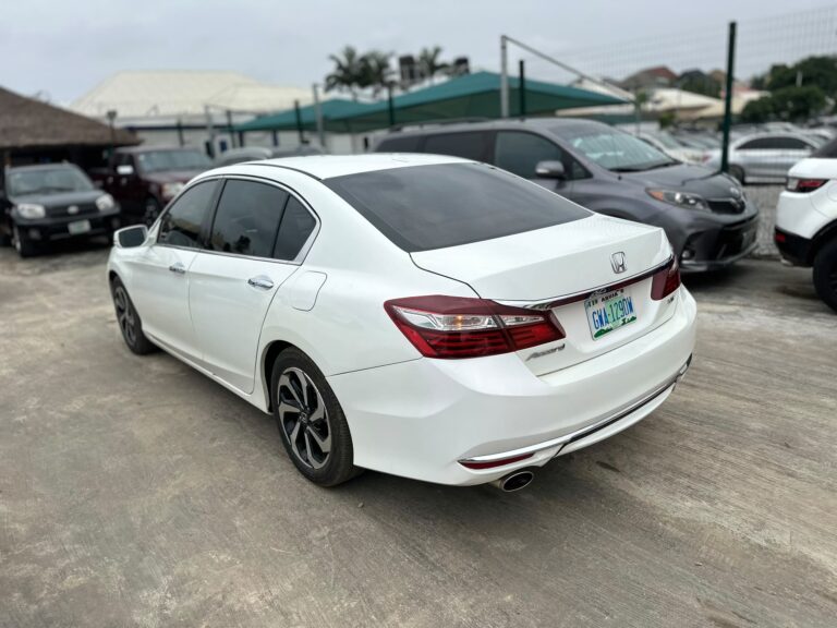 EXTREMELY CLEAN 2016 HONDA ACCORD V6 IN EXCELLENT CONDITION, FULL OPTION UNTAMPERED ENGINE, GEAR AND AC WITH ORIGINAL CUSTOM DUTY GOING FOR   💰11M 📍Abuja Gwarinpa
