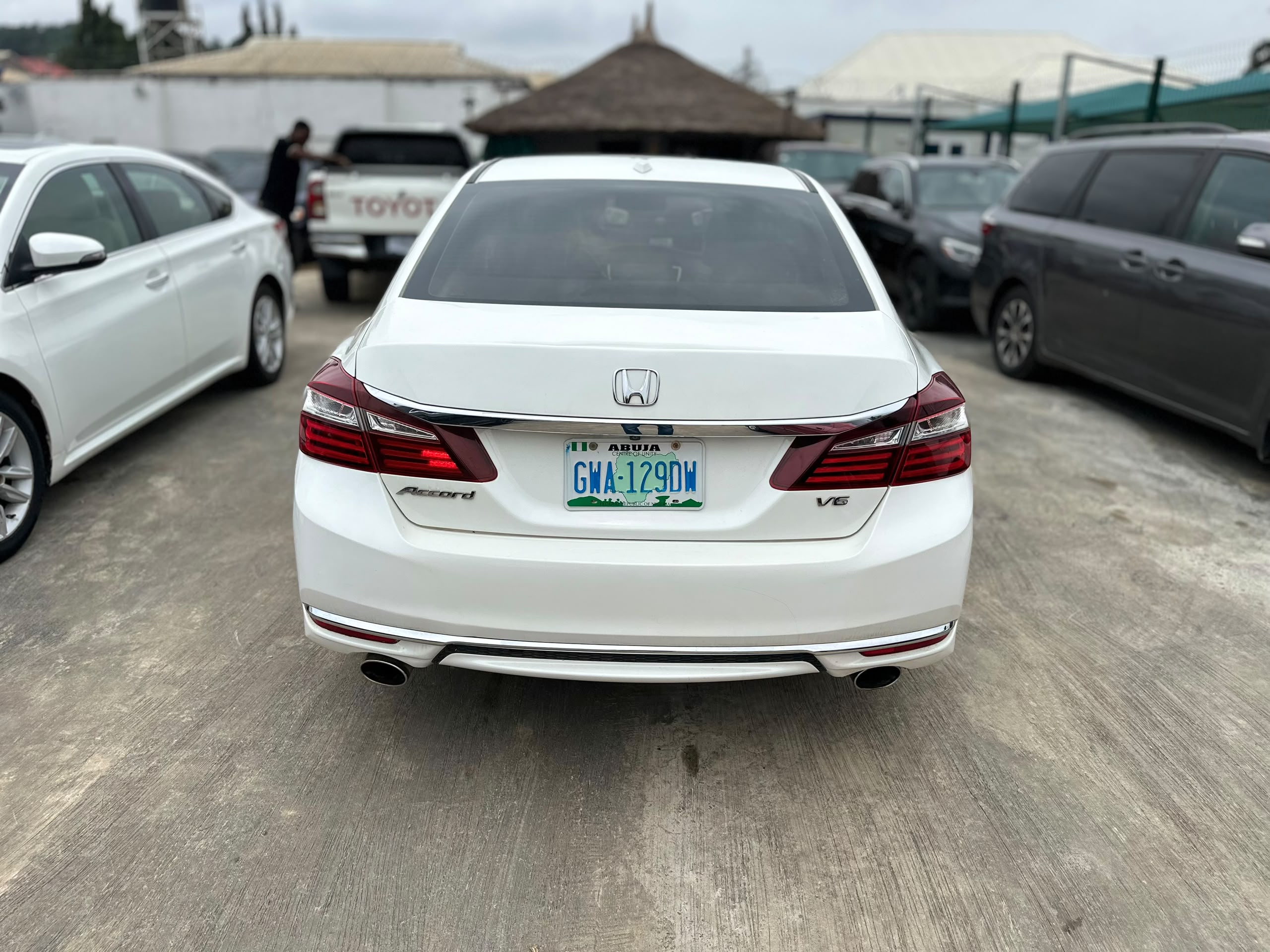 
								EXTREMELY CLEAN 2016 HONDA ACCORD V6 IN EXCELLENT CONDITION, FULL OPTION UNTAMPERED ENGINE, GEAR AND AC WITH ORIGINAL CUSTOM DUTY GOING FOR   💰11M 📍Abuja Gwarinpa full									