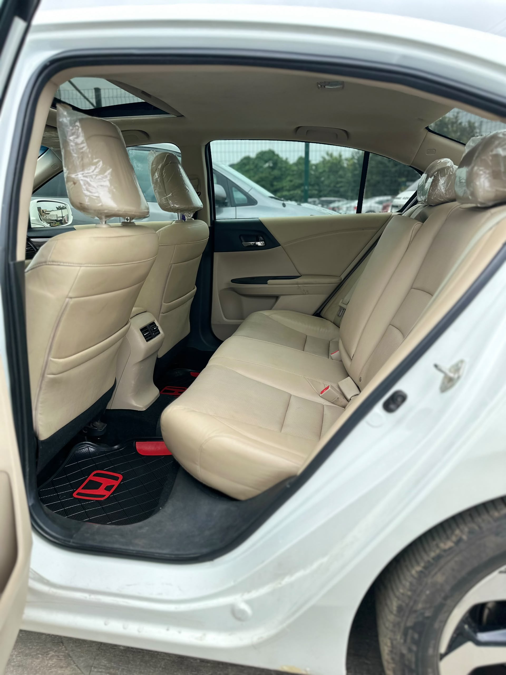 
								EXTREMELY CLEAN 2016 HONDA ACCORD V6 IN EXCELLENT CONDITION, FULL OPTION UNTAMPERED ENGINE, GEAR AND AC WITH ORIGINAL CUSTOM DUTY GOING FOR   💰11M 📍Abuja Gwarinpa full									