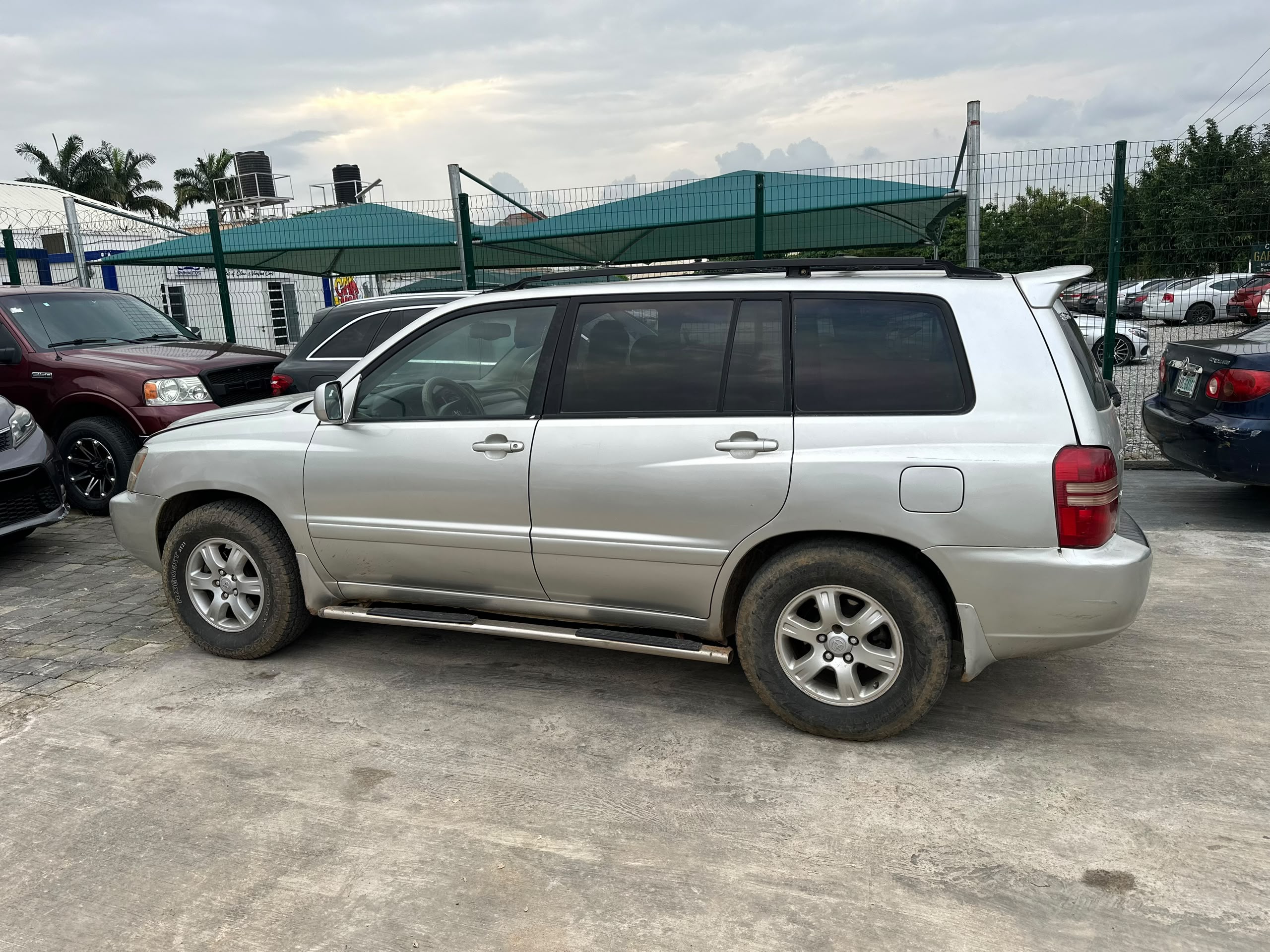 
								Toyota Highlander 2003 model with very sound engine and gear going for just   💰4.3m 📍Abuja Gwarinpa full									