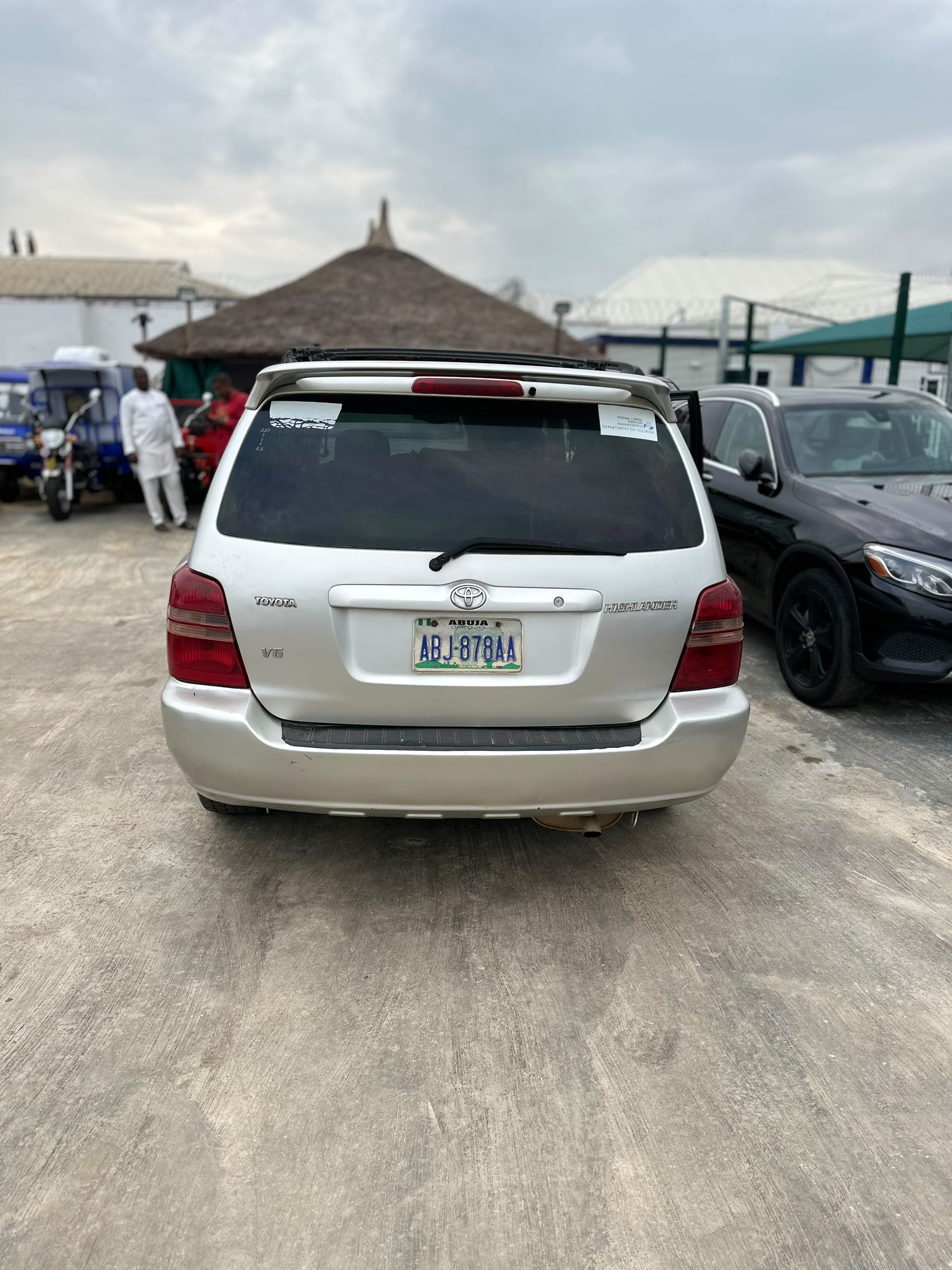 
								Toyota Highlander 2003 model with very sound engine and gear going for just   💰4.3m 📍Abuja Gwarinpa full									