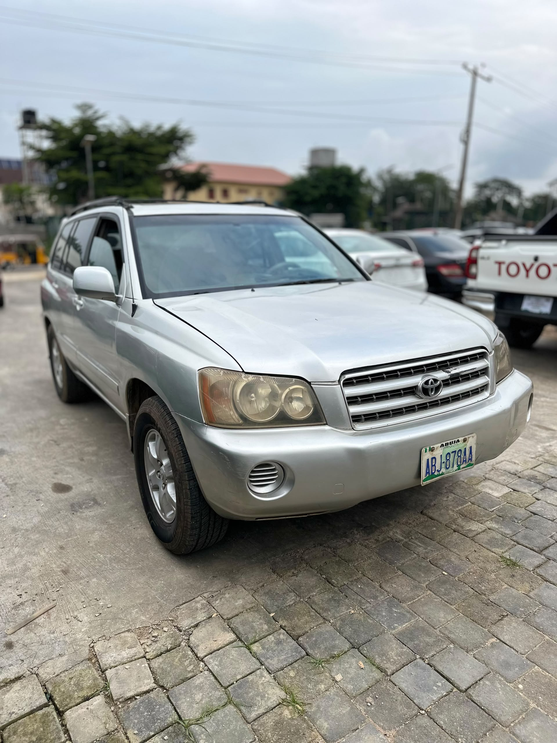 
								Toyota Highlander 2003 model with very sound engine and gear going for just   💰4.3m 📍Abuja Gwarinpa full									