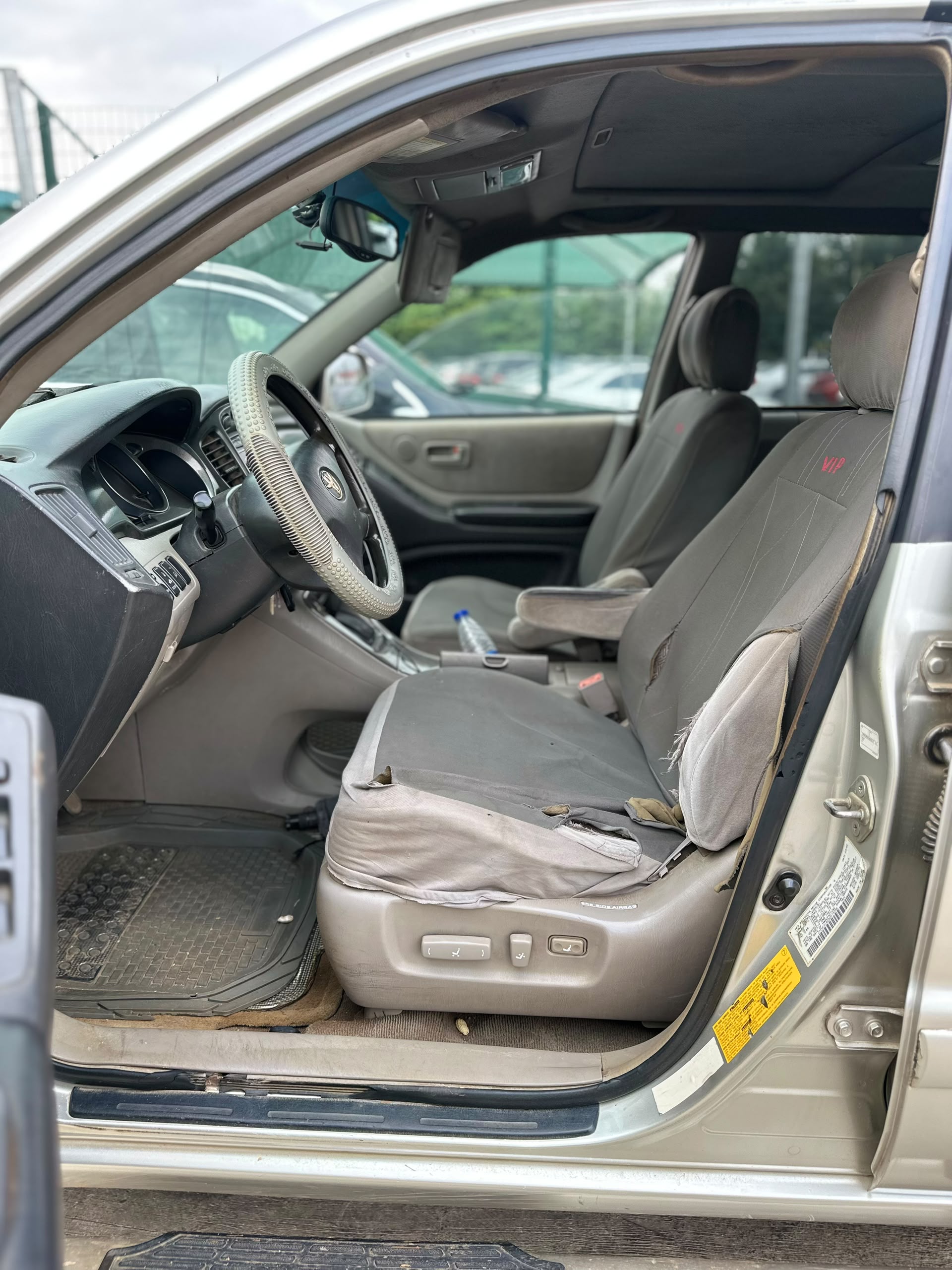 
								Toyota Highlander 2003 model with very sound engine and gear going for just   💰4.3m 📍Abuja Gwarinpa full									