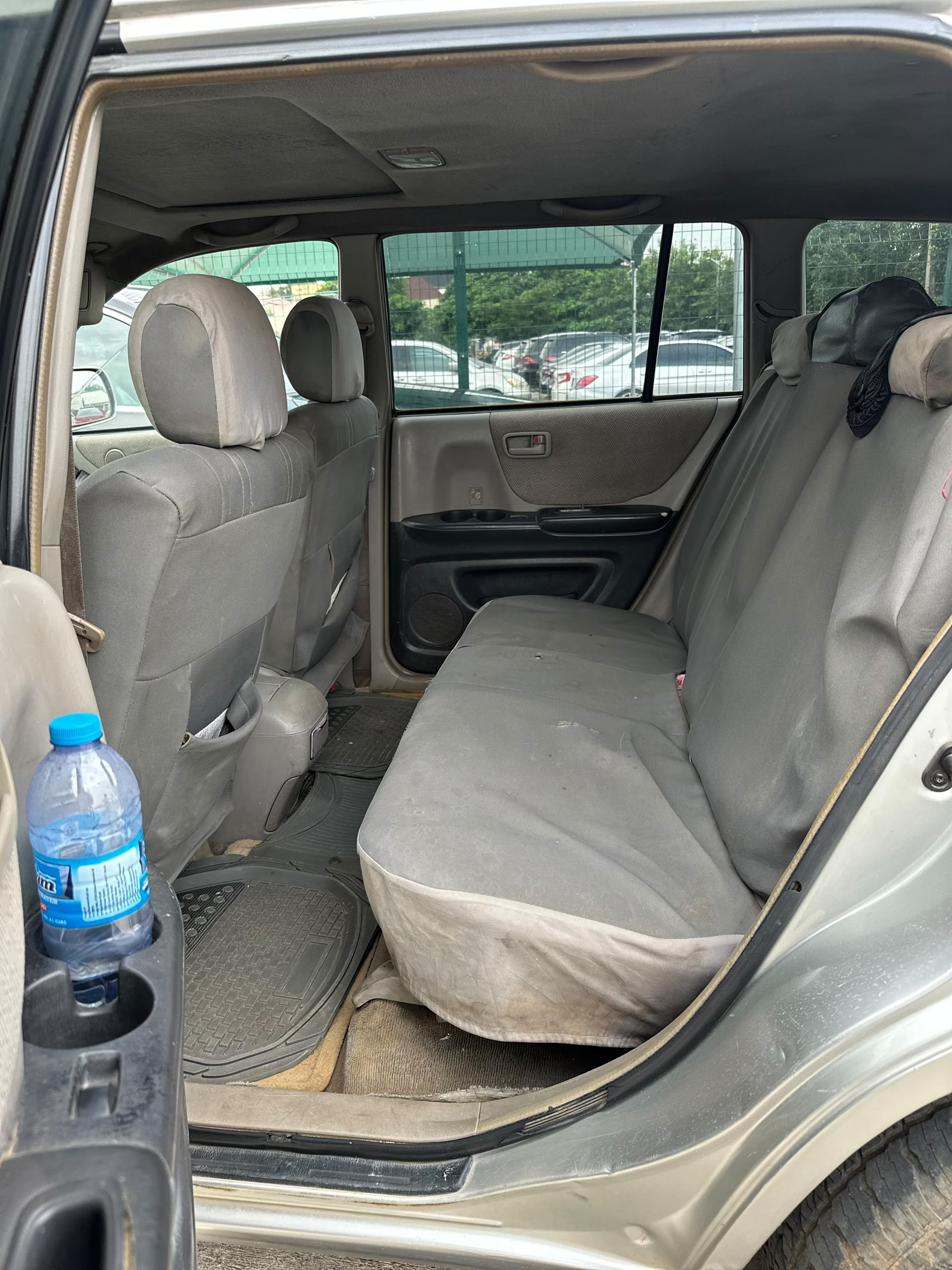 
								Toyota Highlander 2003 model with very sound engine and gear going for just   💰4.3m 📍Abuja Gwarinpa full									